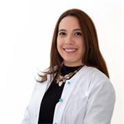 como una persona carismática, y puntual. Soy enfermera en mi país pero me han homologado como auxiliar de enfermería.